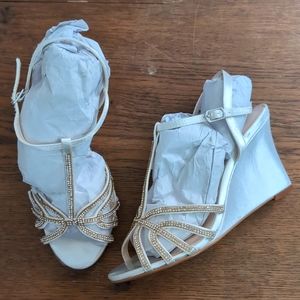 NWT David's Bridal heels sz 7